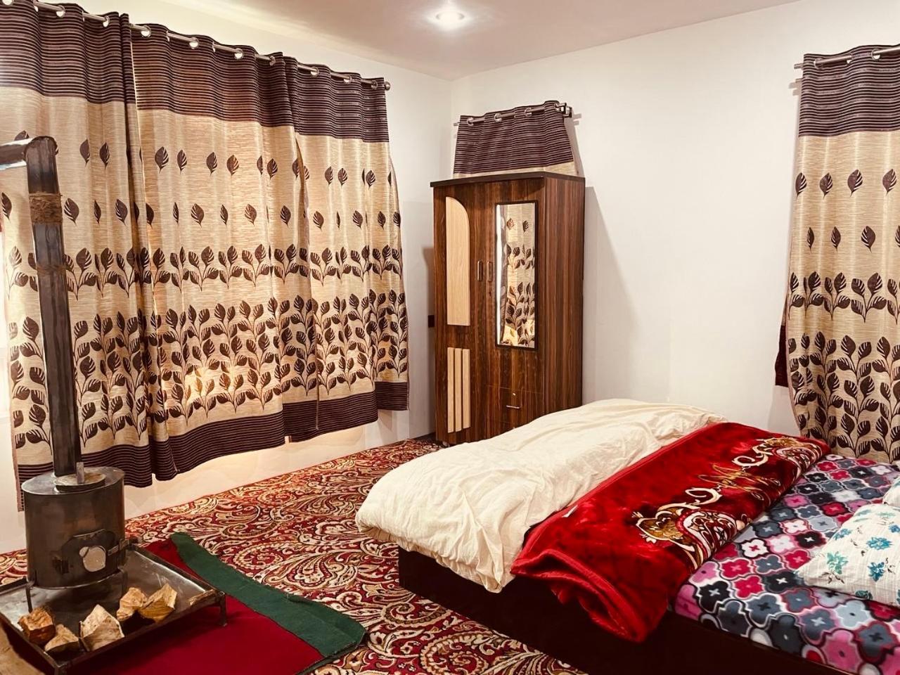 Sunset View Gulmarg Apartment Bagian luar foto