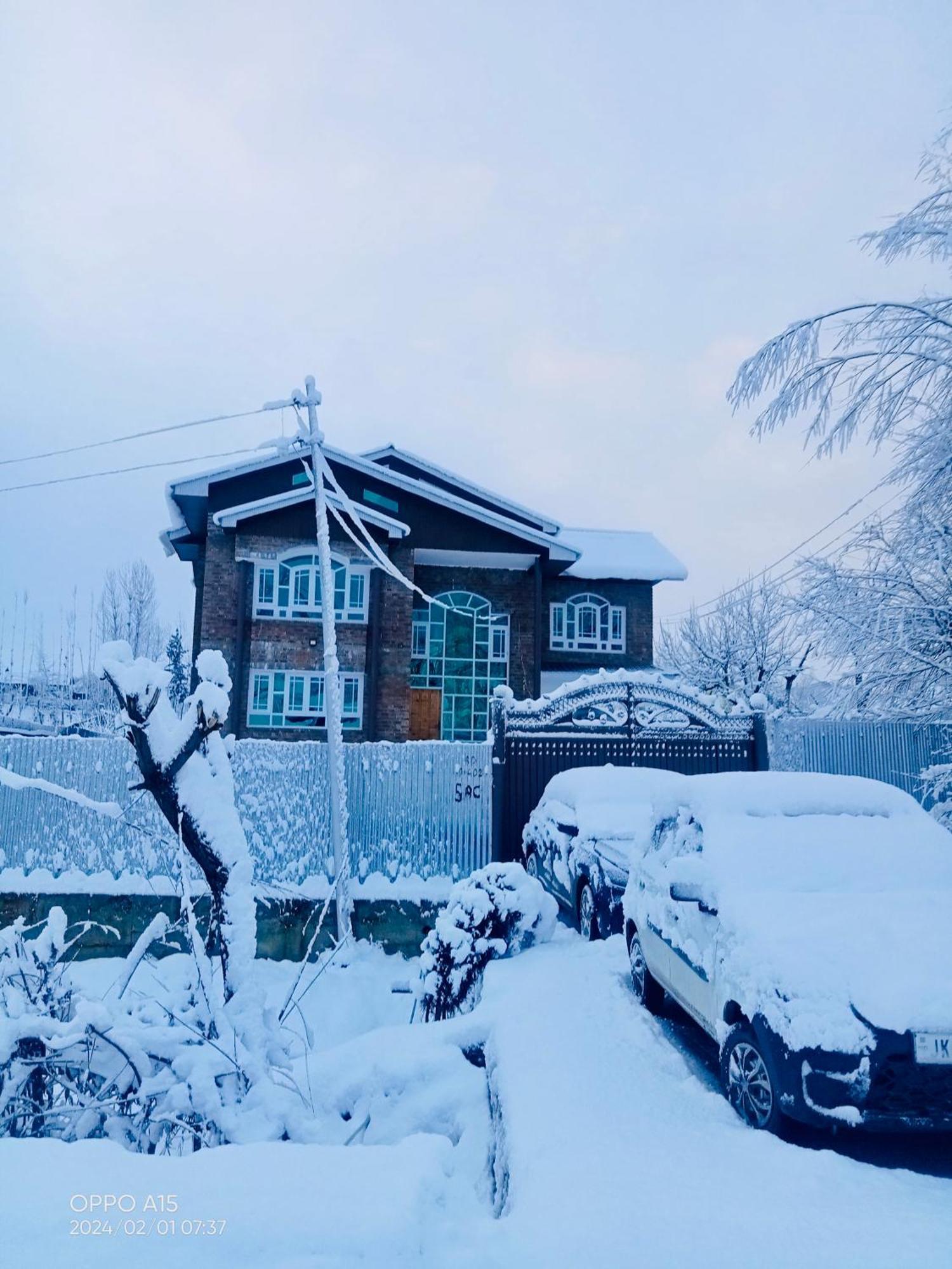 Sunset View Gulmarg Apartment Bagian luar foto